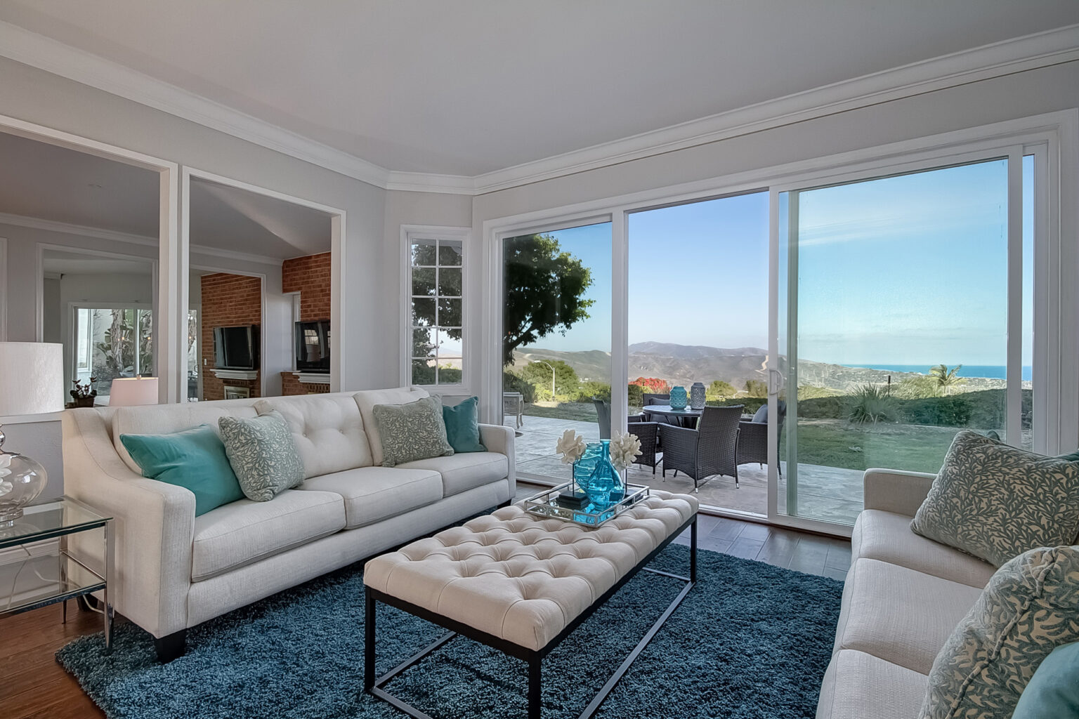 Beautiful Living Rooms With Breathtaking Ocean Views