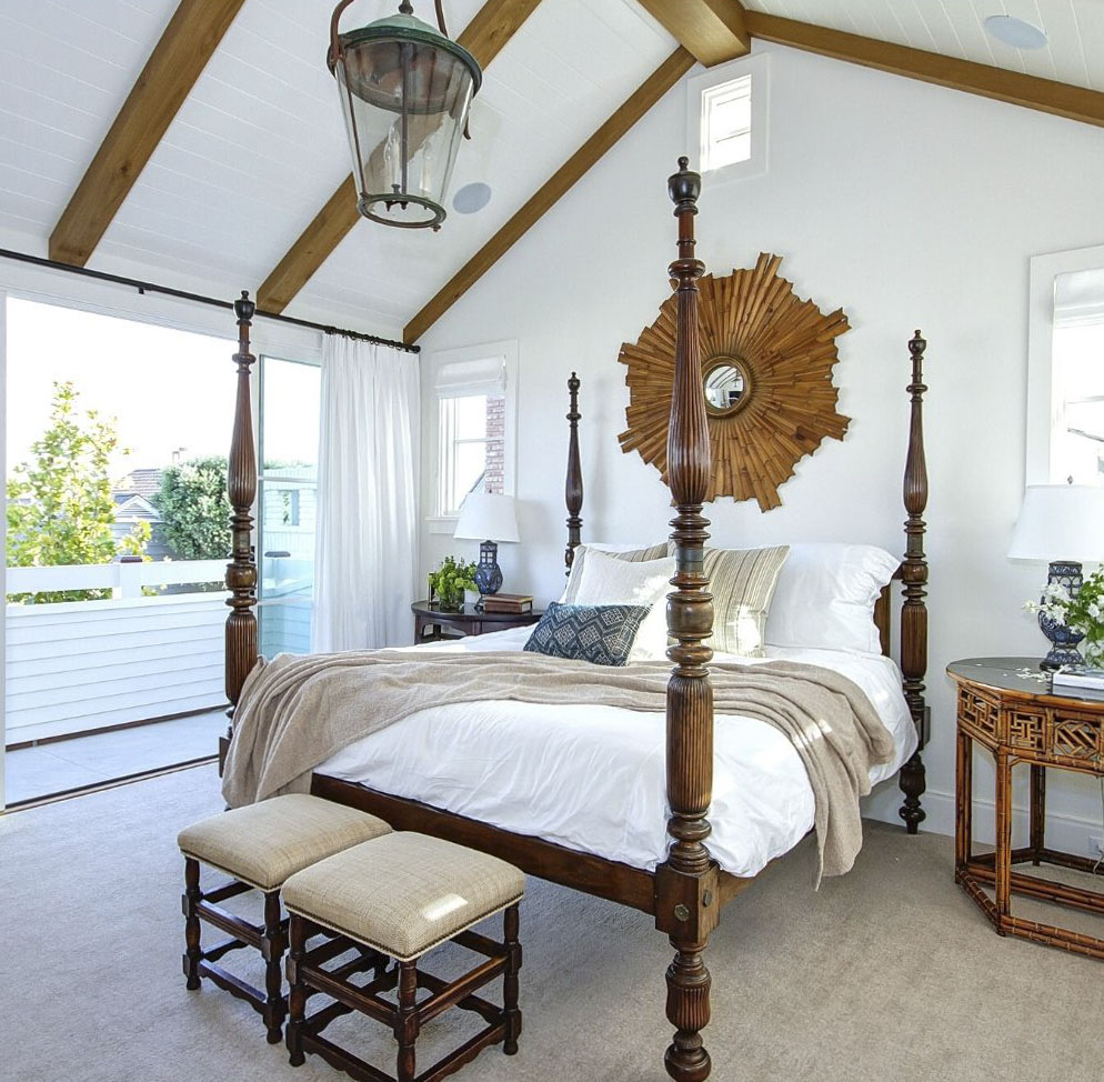 bedroom with pillars