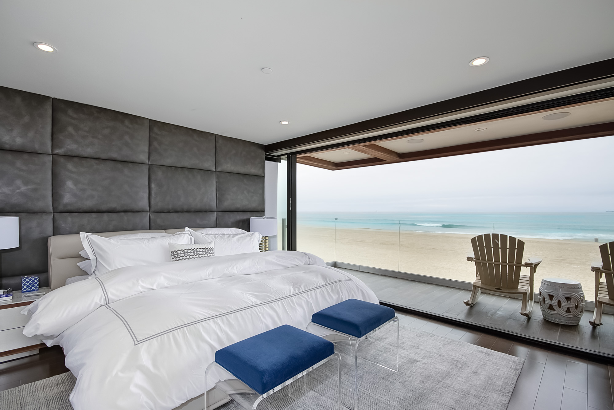 beautiful bedrooms with ocean views        
        <figure class=