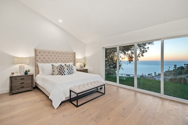 5 Beautiful Bedrooms With Ocean Views To Inspire Your Next Gateway   02 Bedroom With Ocean View Nyes Place 768x512 